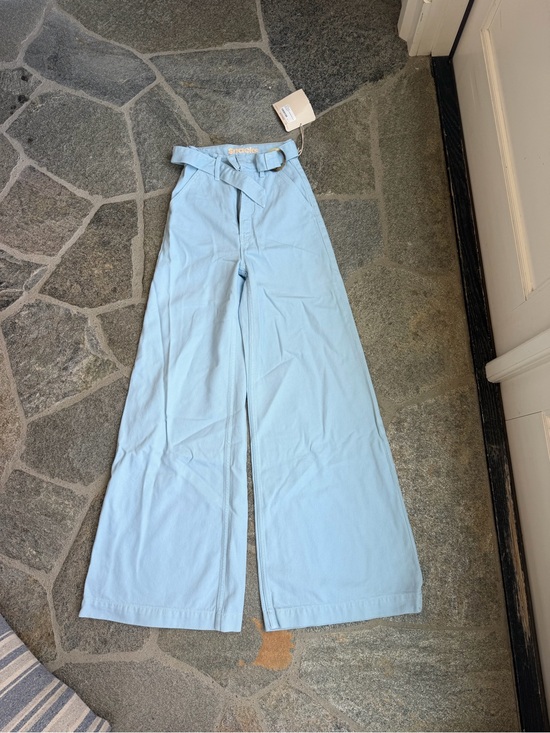 MOTHER Denim - MOTHER Sugar cone prep heel Light Blue Barrymore Wide Leg Flare Jeans with Belt
